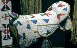 National Cowboy & Western Heritage Museum ( Oklahoma City ). Lakota saddle cover ( ca. 1920 )