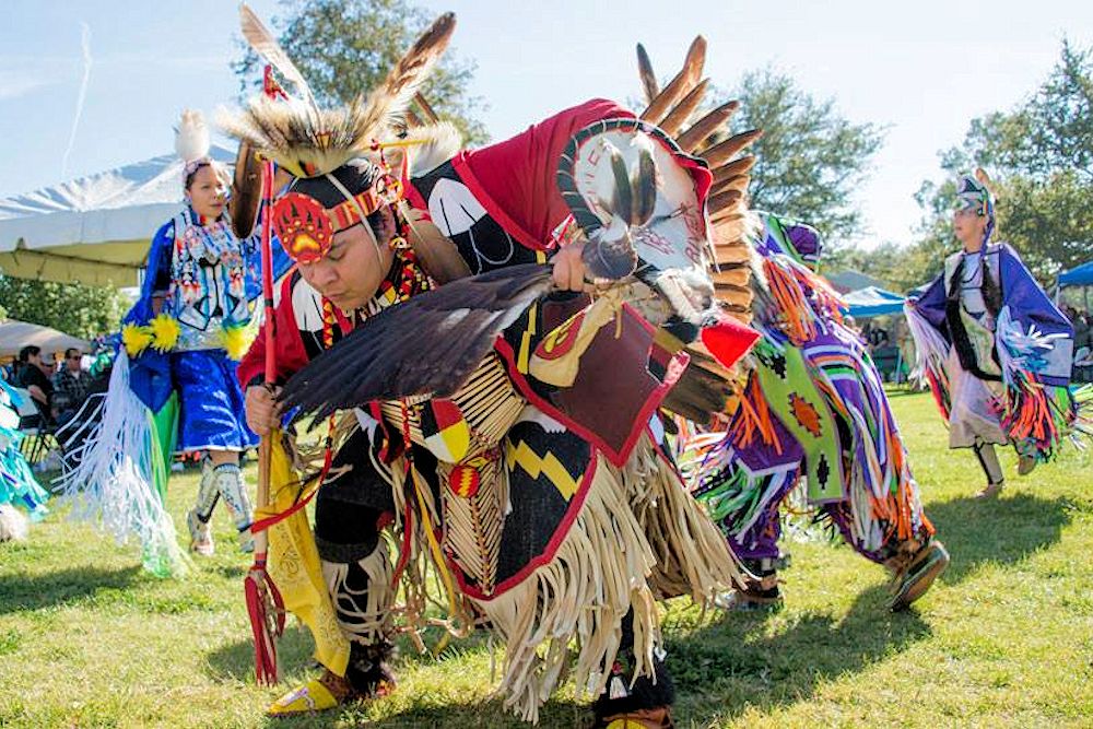 Indian tribes. Индеец Буффало. Культура США. Индейское седло. Индейцы в седле фото.