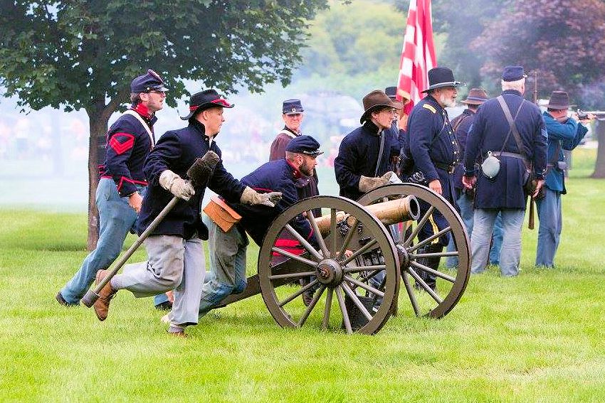 Carpentersville Civil War Reenactment - Carpenters Park - Stanford’s Battery reenactors - Village of Carpentersville